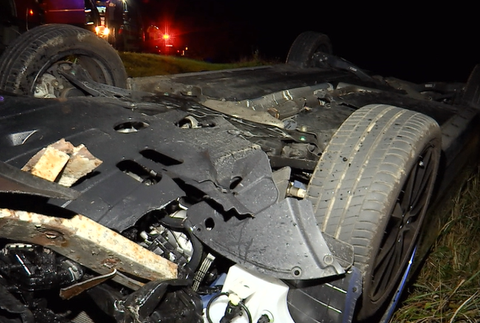 Vodič zaparkoval na streche. Do priekopy vzal zo sebou zábradlie aj zvodidlo