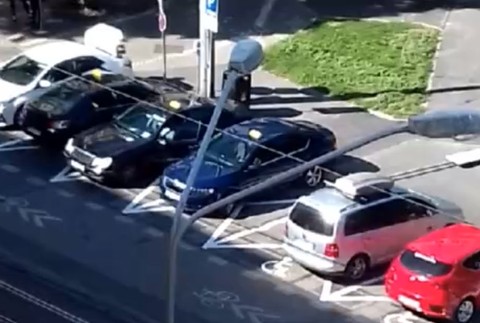 Magistrát Bratislavy vs. taxikári: Sťažujú sa, že prišli o parkovacie miesta. Využívajú tak miesta ŤZP