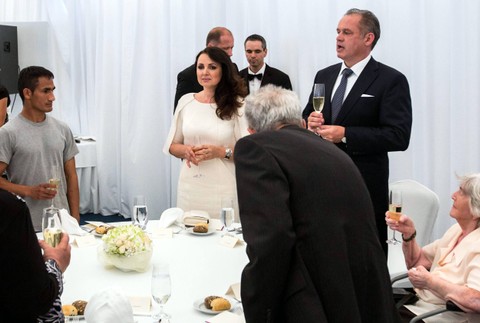 Andrej Kiska a manželka Martina na obede s bezdomovcami a sociálne slabšími 1