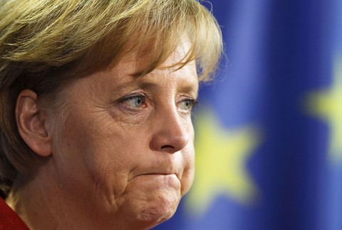 angela merkelova, nemecka kancelarka, hlava zamyslena tvar