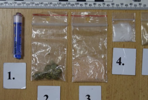 Policajti dostali za mreže dílera kurióznym spôsobom. Mladíka prezradila panika