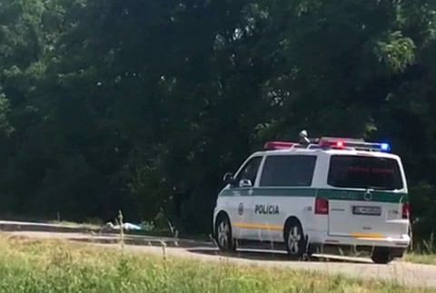 Vážna nehoda pri Galante. V aute sa viezol otec so synom