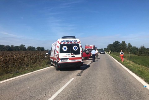 Pri čelnej zrážke zomrel muž. Spolujazdkyňu urýchlene transportovali leteckí záchranári 