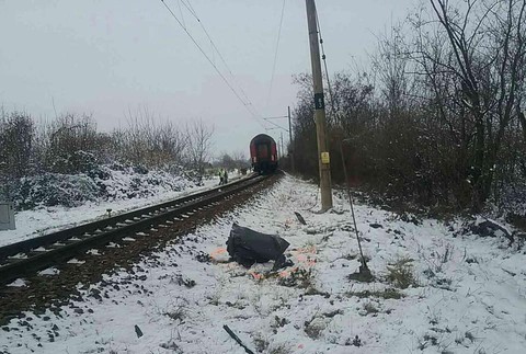 Tragická nehoda. Matka s dieťaťom neprežili zrážku s vlakom
