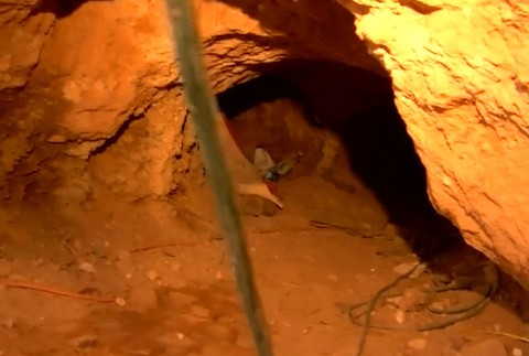 Dvaja muži väznili 11 detí. Podľa polície ich trénovali na strelecký útok v škole