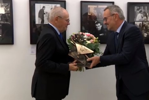 Pre Francúzov je Milan Kňažko ako rytier. Dostal od nich významné ocenenie