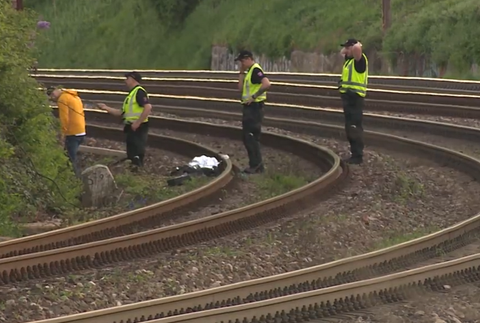 Vlak zrazil dve osoby v Bratislave 3