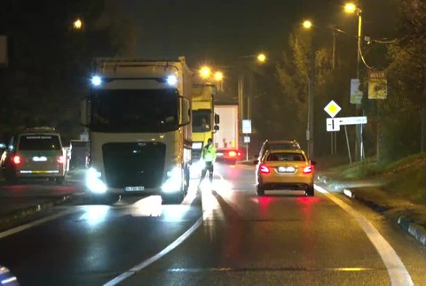 [multi] Migranti kamion 434