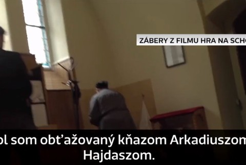 Poľskí kňazi zneužívali malých chlapcov.