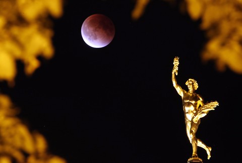 mesiac zlatý chlapec