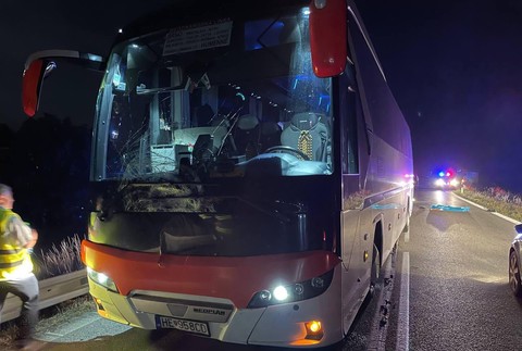autobus zrazil muža