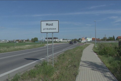 Neznámy muž obťažoval maloleté dievčatá (4)