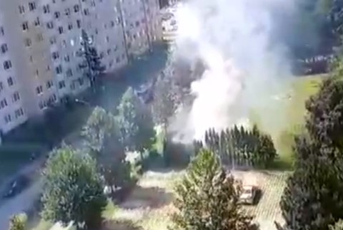 Hasiči bojovali s požiarom stromov pri ihrisku. Podpálil ich pritom iba 8-ročný chlapec