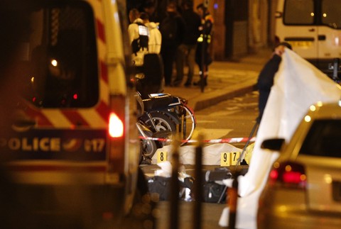 Paríž, útočník, nôž