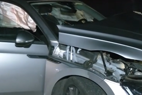 Autonehoda osobného auta s kamiónom