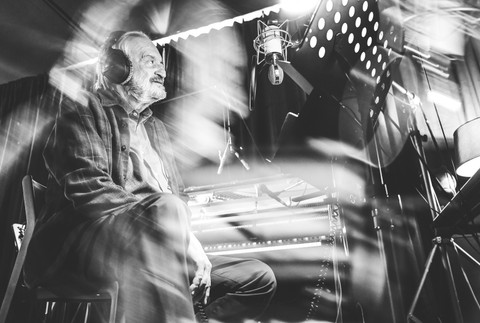 Milan Lasica v nahrávacom štúdiu