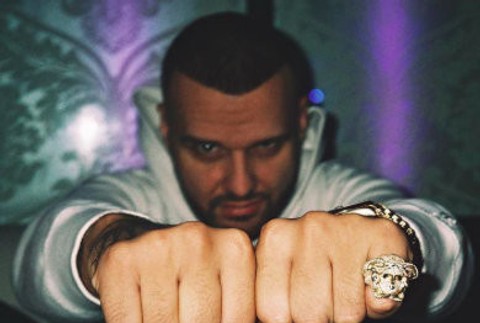 Rytmus sa rád chváli hodinkami a prsteňmi