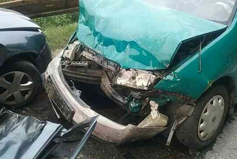 Čelná zrážka automobilov