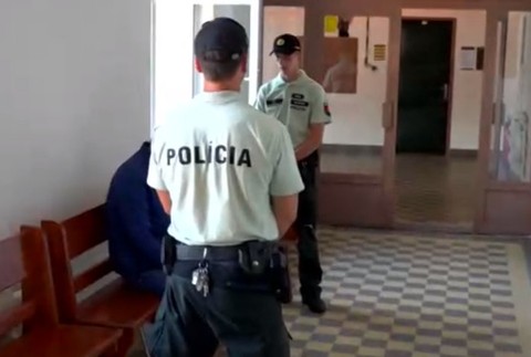 Policajti priviedli obvineného pred súd