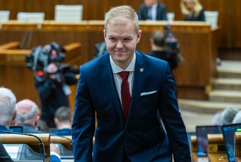 Schôdza parlamentu k návrhom na vyslovenie nedôvery siedmim ministrom