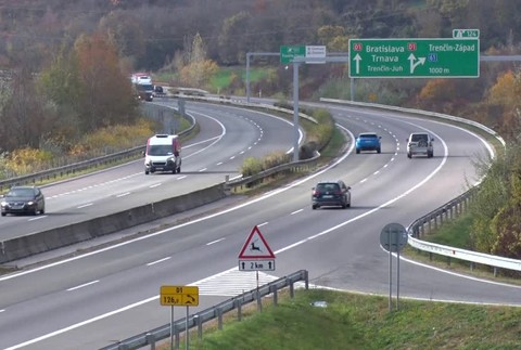 Vodička (77) vošla na diaľnicu v protismere. Polícii povedala, že šla na cintorín4607