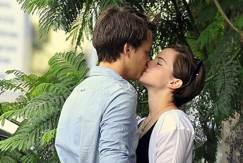Emma Watson sa bozkáva s novým priateľom, Johny Simmons