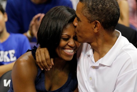 Obama prezident americký bozk basketbal