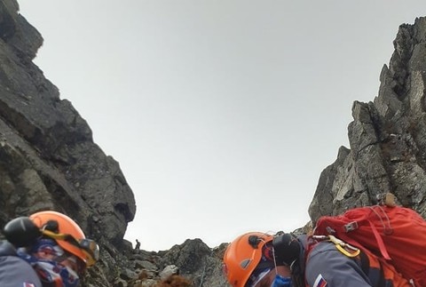 Záchranná akcia v horách: Muž padal štyridsať metrov z hrebeňa Tatier