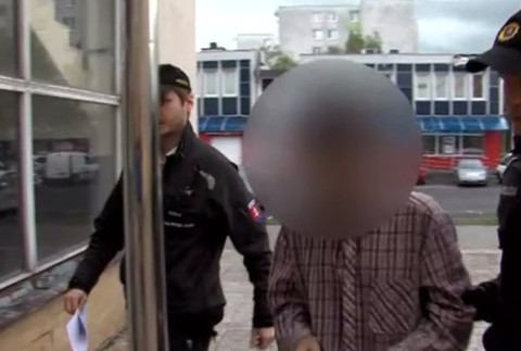 Týždne prenasledoval svoju expriateľku. Muž si ju teraz počkal na námestí s nožom v ruke