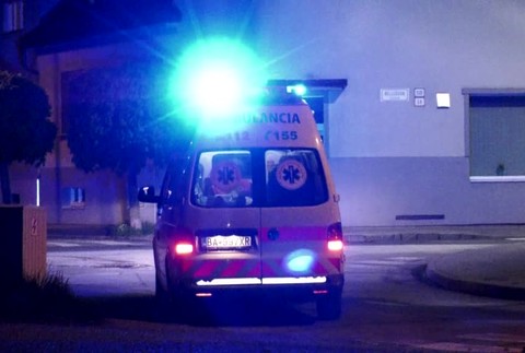 [multi] Tínedžer si chcel skrátiť cestu cez koľaje. Zrážku s vlakom zázrakom prežil 3454