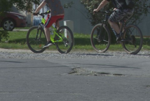 Neznámy muž obťažoval maloleté dievčatá (1)