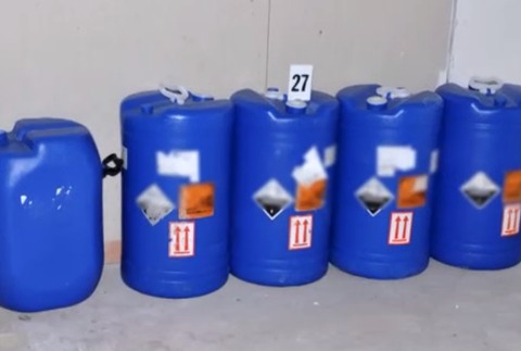 Policajti našli miesto, kde sa vyrábali dizajnérske drogy.  Množstvo, ktoré zaistili, by zaplnilo kamión