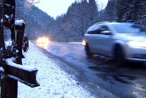 Poľadovica a uzavreté cesty. Vodiči, pozor, budete potrebovať aj snežné reťaze