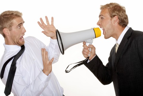 muž muži práca stres krik hnev práca ilustračné foto