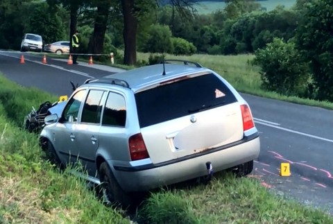 Jazda na oslavy dňa detí sa skončila nehodou. Motorkára po náraze vymrštilo