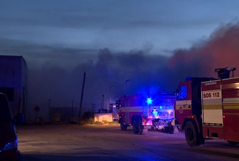 [multi] N12 Požiar skládky Zohor 1299