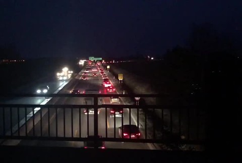 [multi] Vodič na D1 nezvládol riadenie. Pre jeho nehodu sa tvorili niekoľkokilometrové kolóny 179