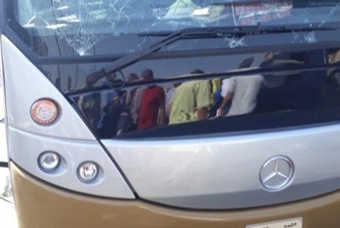 Turistický autobus pri pyramídach zasiahla explózia. Najmenej 12 osôb je zranených