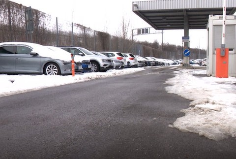 NAKA vypátrala luxusné autá za tisíce eur. Medzi obvinenými z krádeže je podľa TV JOJ aj bývalý šofér Aleny Zs.