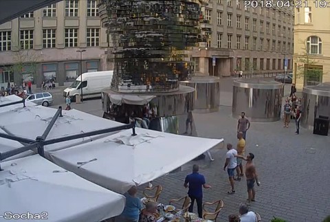 Cudzinci napadli čašníka3883