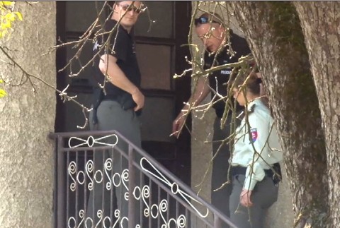 Muž sa vyhrážal na obecnom úrade starostovi. Tvrdil, že si podpísal rozsudok smrti