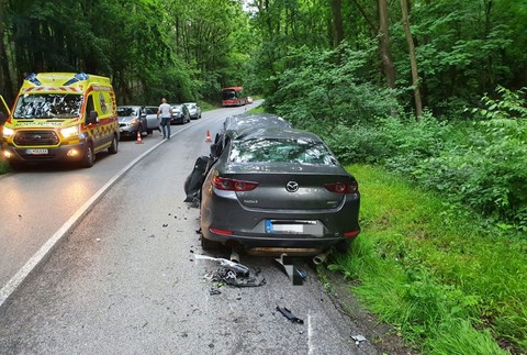 Pri Nitre sa zrazil autobus s osobným automobilom