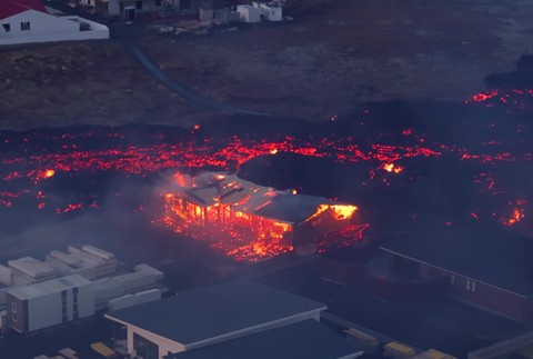 [multi] Grindavík erupcia sopka láva január 2024 5493