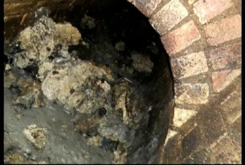 FOTO: Londýnske kanály ucpala hromada tuku, váži ako 11 autobusov3297