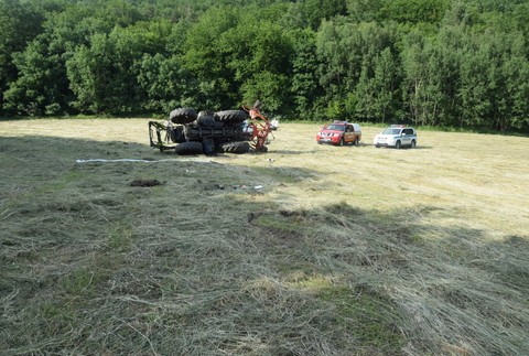 Tragédia na lúke: Mladíka privalil traktor