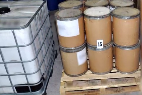 Policajti našli miesto, kde sa vyrábali dizajnérske drogy.  Množstvo, ktoré zaistili, by zaplnilo kamión