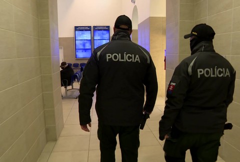 [multi] Papez a jeho ochrana.t 4043