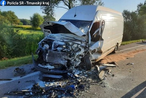 Na ceste za Kútmi vyhasol ďalší život. Vodič osobného auta zrážku neprežil