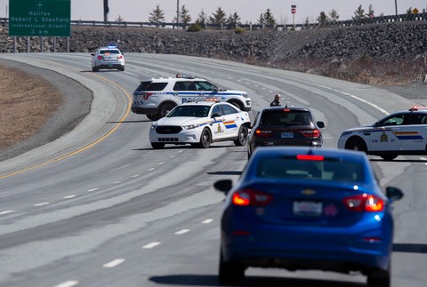 Brutálny útok na severe Kanady. Strelec zabil za 12 hodín viac ako desiatku ľudí