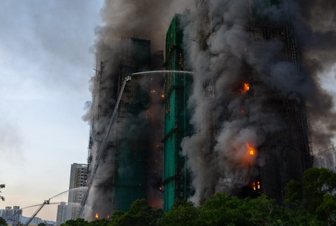 Po požiari obytného komplexu v Hongkongu hlásia obete